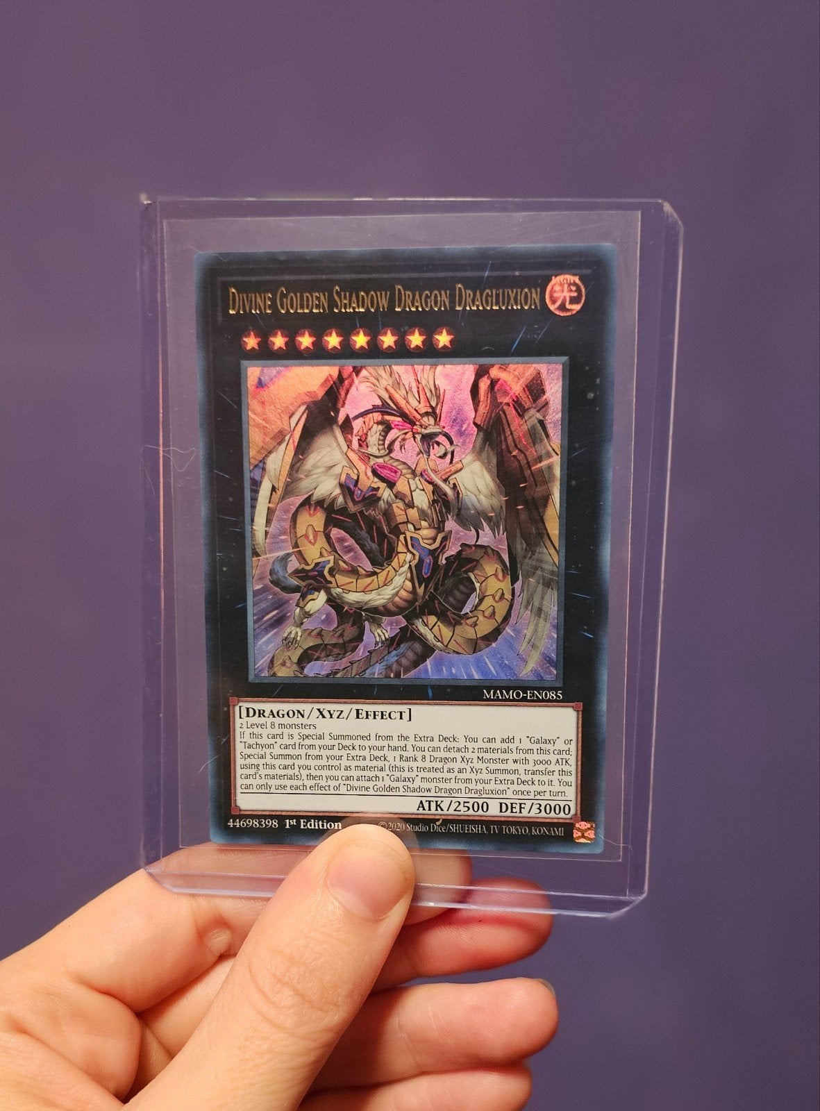 Yu-Gi-Oh! Divine Golden Shadow Dragon Dragluxion Ultra Rare, Ophalen of Verzenden, Zo goed als nieuw