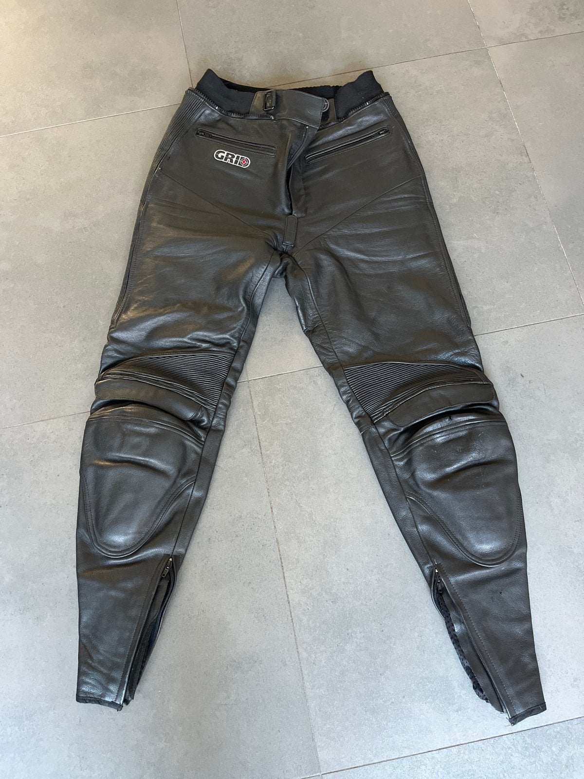GRID Leren Motorbroek - Maat 110 lange been lengte, Motoren, Ophalen of Verzenden, Tweedehands, Heren, Broek | leer