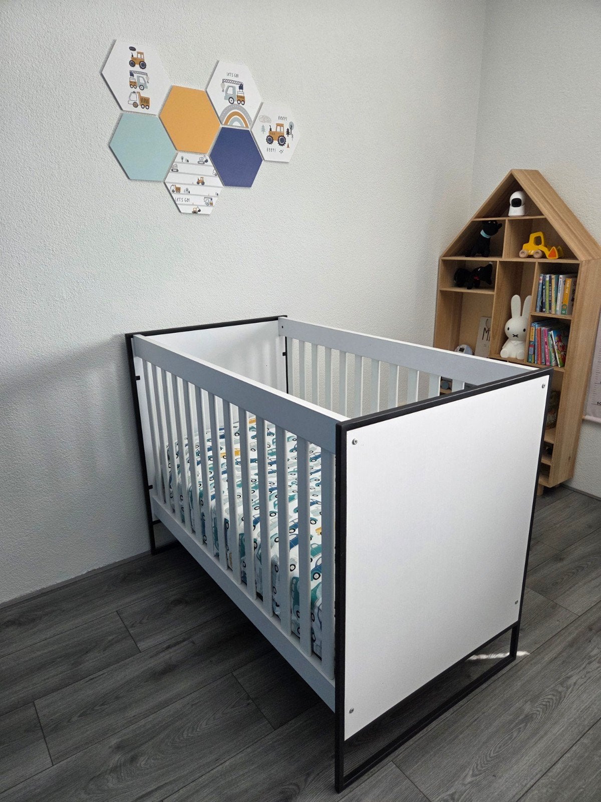 Complete kinderkamer (ledikant-commode-kast), Ophalen, Gebruikt, Jongetje of Meisje