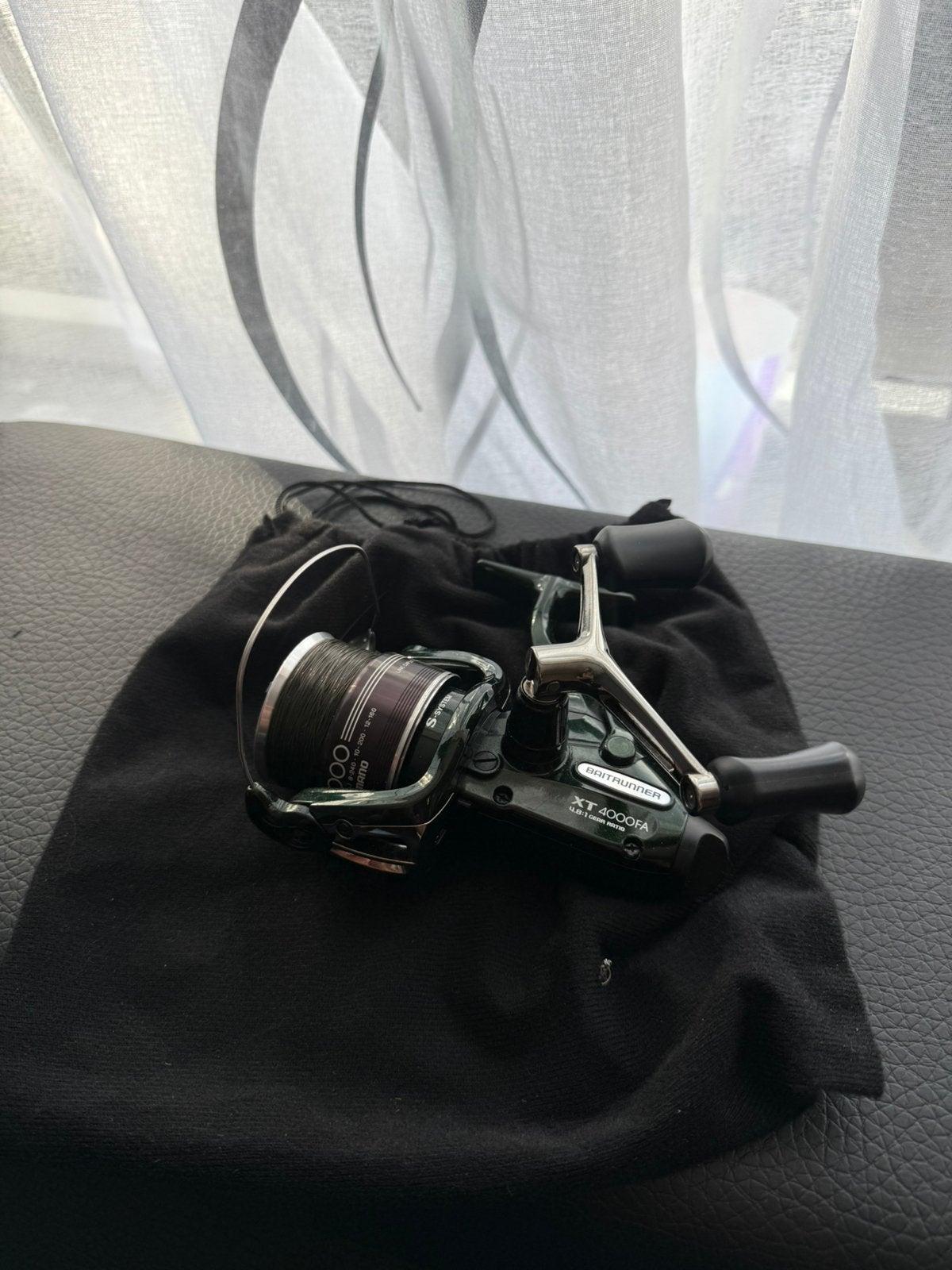 1 Shimano Baitrunner XT4000FA, Ophalen of Verzenden, Zo goed als nieuw, Molen
