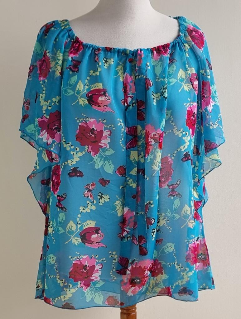 Isolde blauwe blouse met bloemen en vlinders mt. 48, Kleding | Dames, Blauw, Maat 46/48 (XL) of groter, Ophalen of Verzenden, Zo goed als nieuw