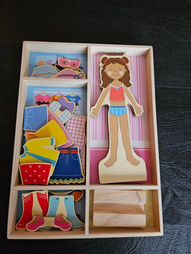 Houten aankleedpop met magnetische kleding, Ophalen, Zo goed als nieuw, Overige typen