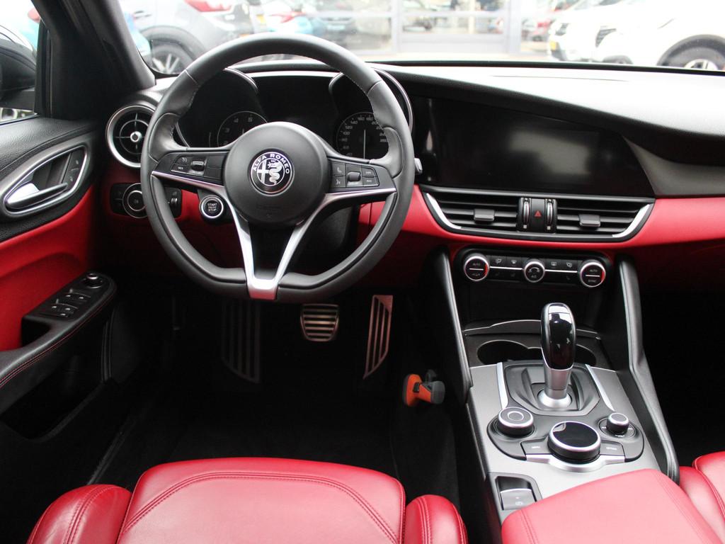 Alfa Romeo Giulia 2.0T Super | 320 PK | RAGAZZON EINDDEMPER, Automaat, Achterwielaandrijving, Euro 6, Zwart