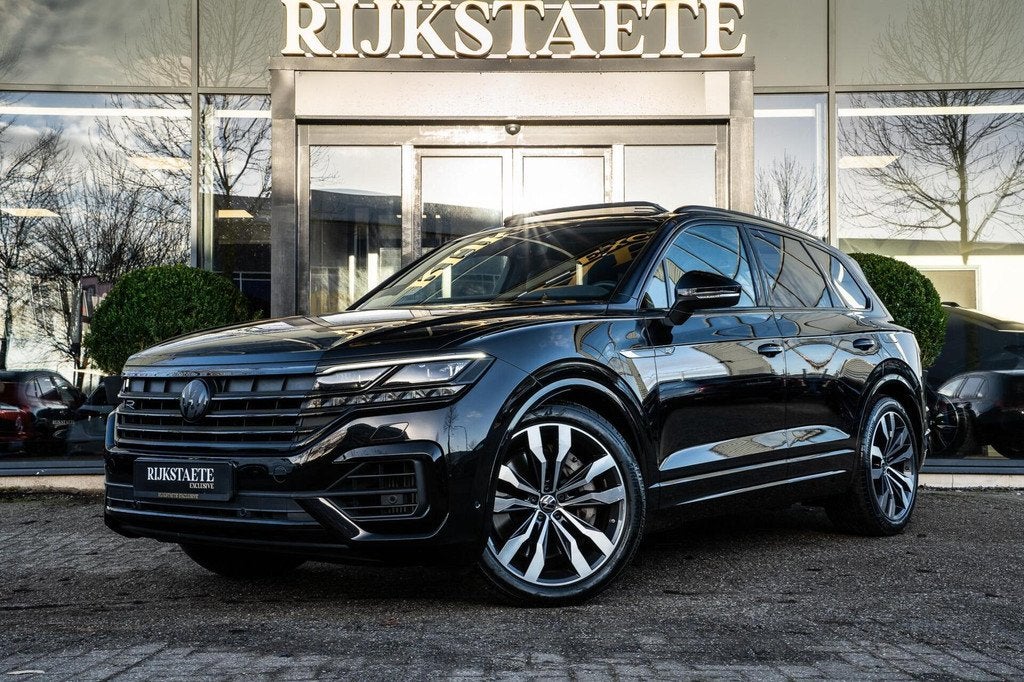 Volkswagen Touareg R 3.0TSi 4MOTION|PANO|DYNAUDIO|HYBRID|21', Auto's, Automaat, Gebruikt, 2995 cc, Zwart