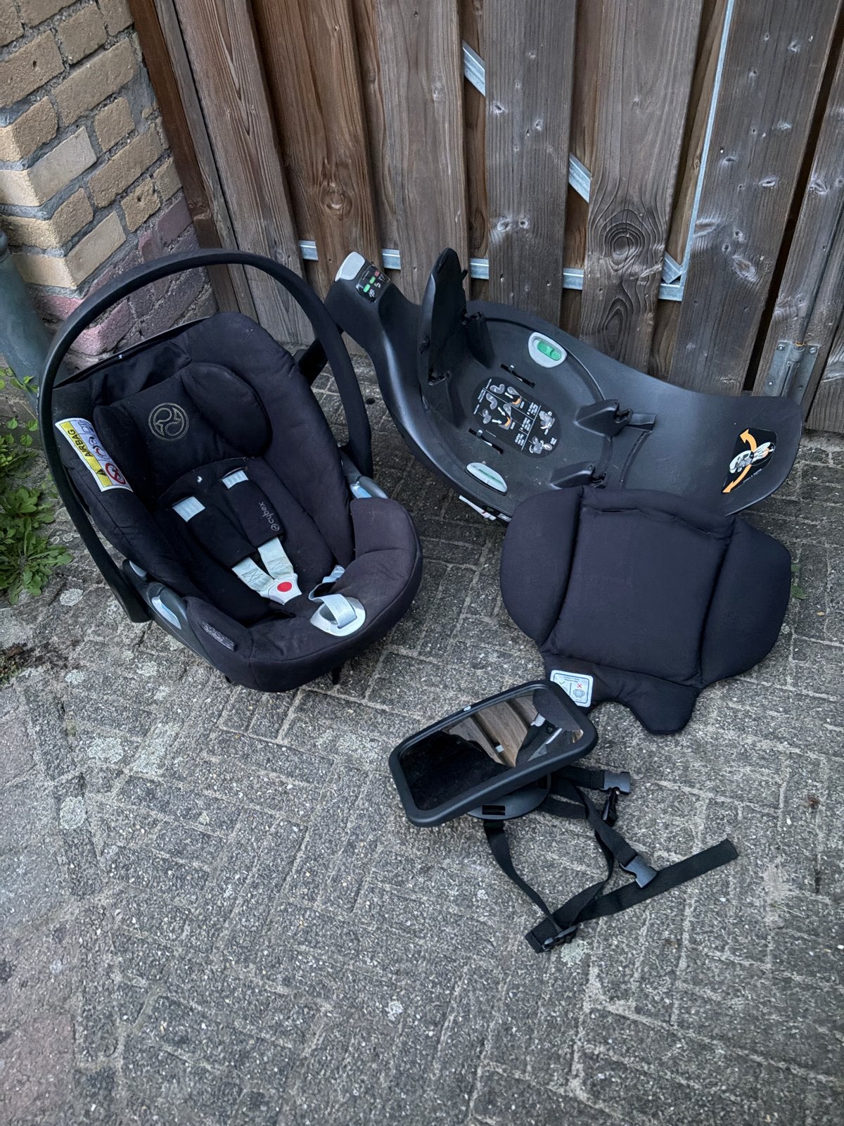 Cybex Aton 5 autostoel: Isofix base en uppababy adapter, Autogordel of Isofix, Gebruikt, Zijbescherming, 0 t/m 13 kg