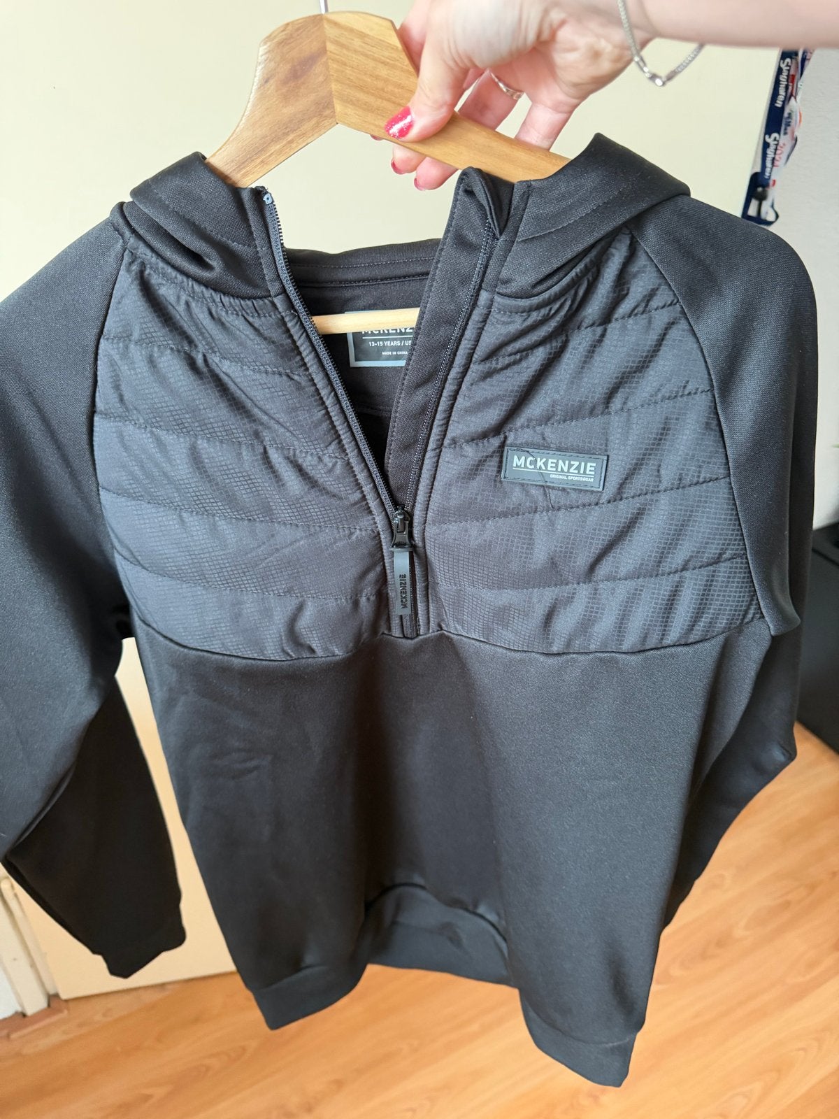 McKenzie Hoodie Zwart - Zo goed als nieuw, Ophalen of Verzenden, Zo goed als nieuw