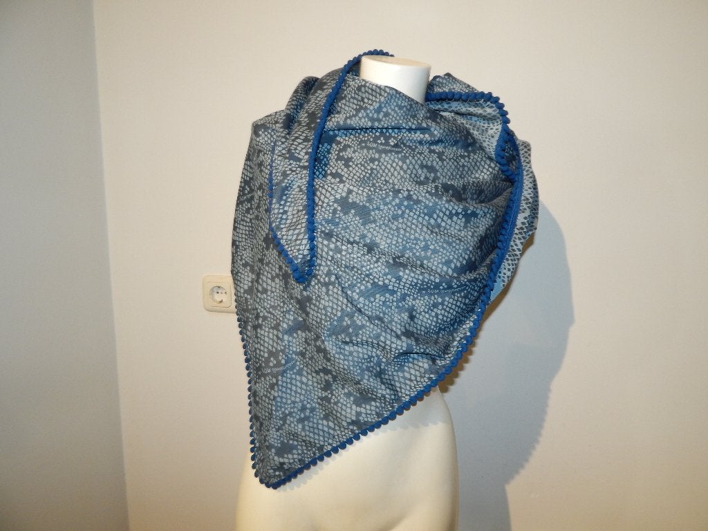 Pom Amsterdam driehoek shawl sier afwerking label eraan