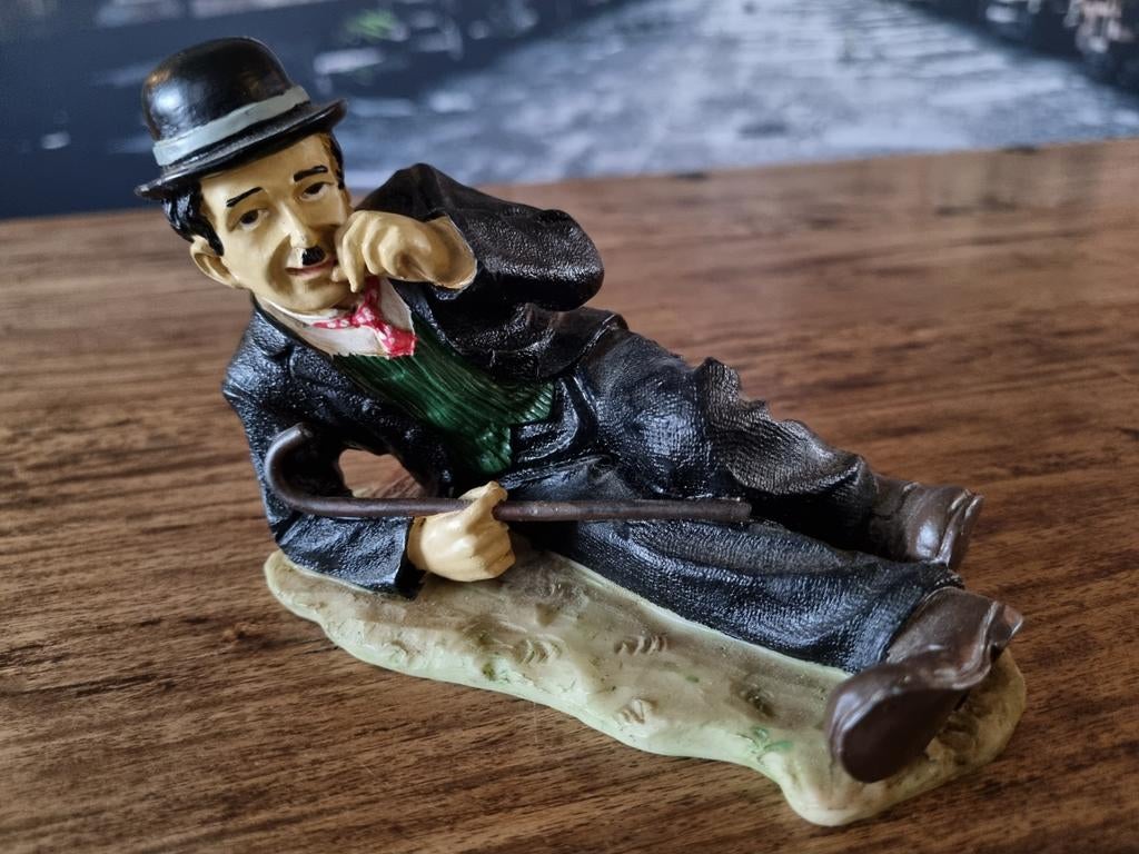 Beeldje Charlie Chaplin - De Zwerver, Verzamelen, Film en Tv, Zo goed als nieuw, Film, Actiefiguur of Pop, Ophalen of Verzenden