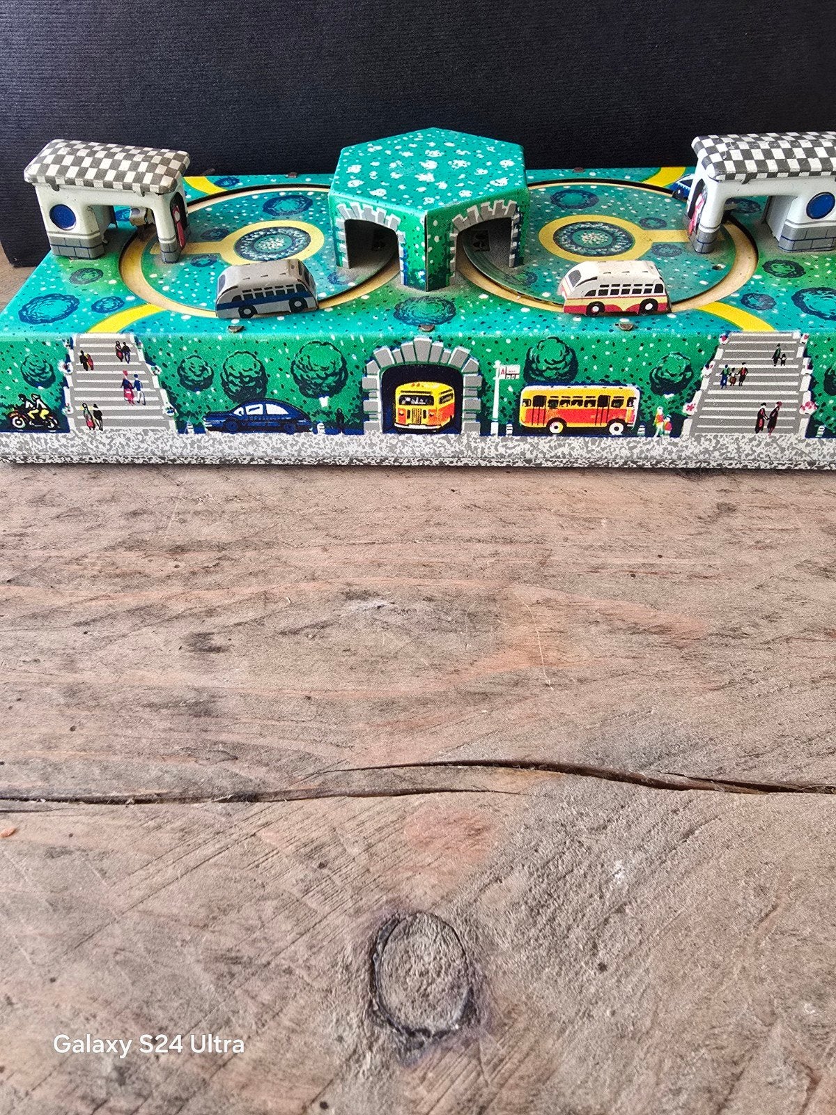 Vintage blikken speelgoedbaan met auto's en bussen, Ophalen of Verzenden