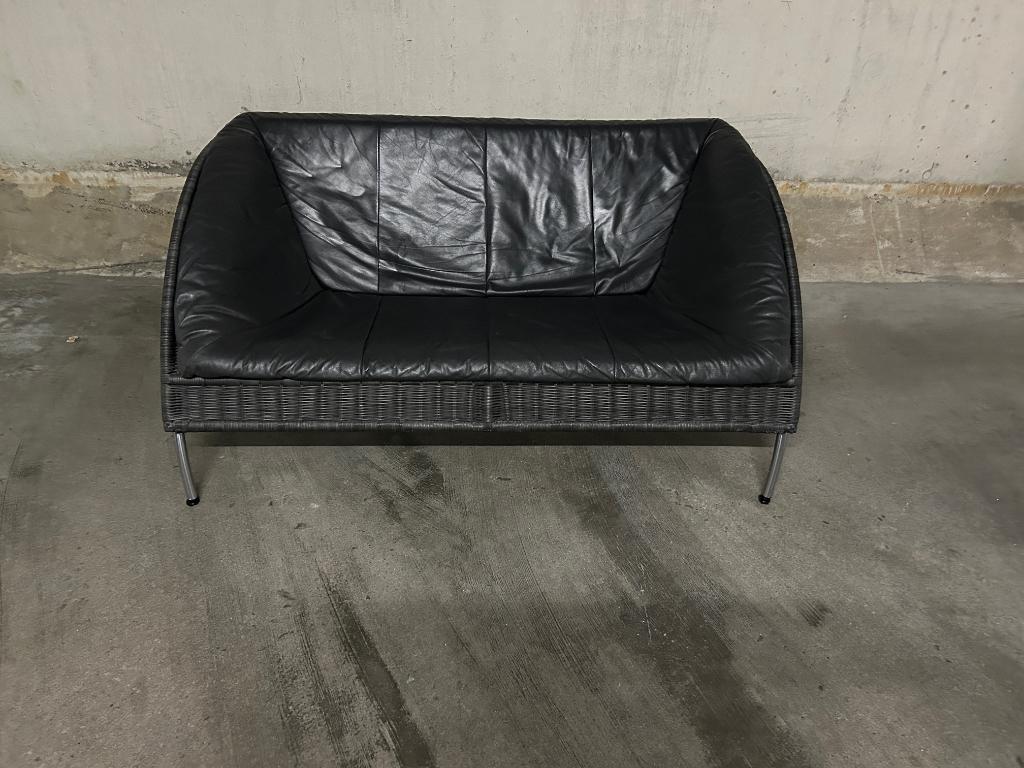 Stijlvolle vintage tweezits bank uit de jaren 80/90, Huis en Inrichting, Banken | Bankstellen, Ophalen, Gebruikt, Leer, 150 tot 200 cm