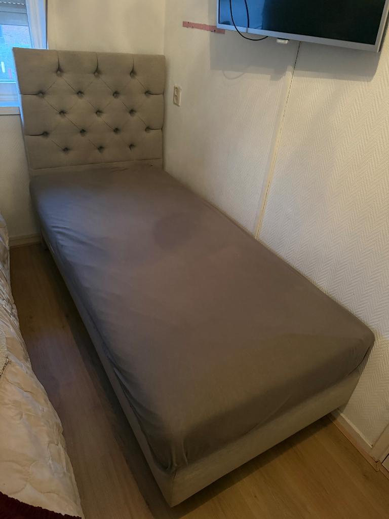 Een persoons bed, Ophalen, 90 cm, Eenpersoons, Zo goed als nieuw