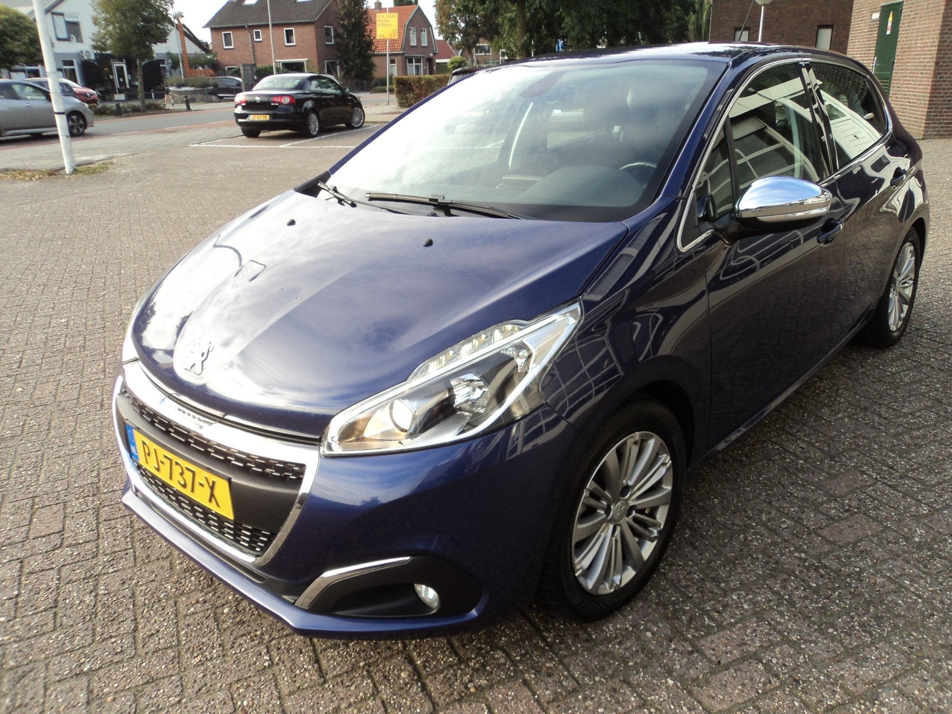 Peugeot 208 1.2 PureTech Blue Lease Executive Distributierie, Auto's, Voorwielaandrijving, Stof, Gebruikt, 1199 cc