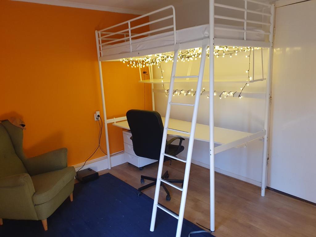 Hoogslaper met bureau, bureau stoel en ladekastje, Huis en Inrichting, Slaapkamer | Stapelbedden en Hoogslapers, Ophalen, Eenpersoons