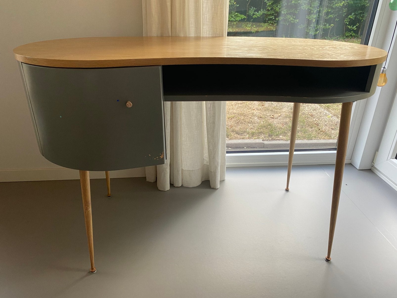 Bureau in speelse vorm, hout+lichtgrijs, Huis en Inrichting, Bureaus, Modern, Ophalen, Gebruikt, Hout