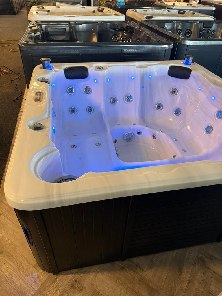 Jacuzzi 2 lig plaatsen balboa, Ophalen of Verzenden, Zo goed als nieuw, Pomp