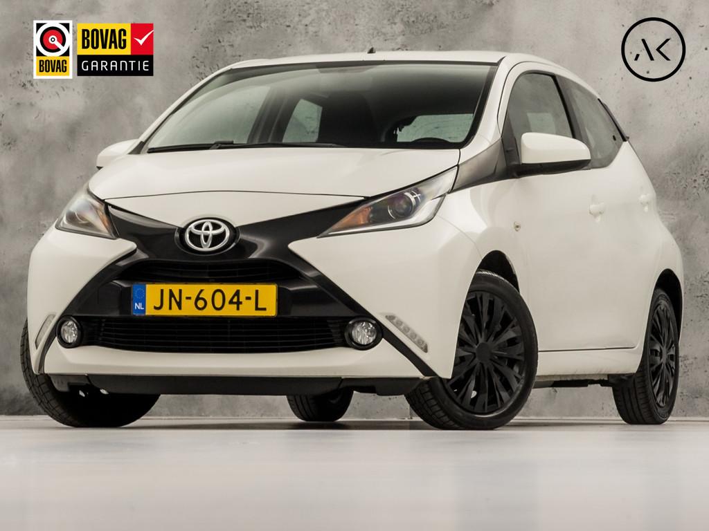 Toyota Aygo 1.0 VVT-i x-play (5 DEURS, CAMERA, CRUISE, BLUET, Voorwielaandrijving, 12 maanden, Stof, Gebruikt