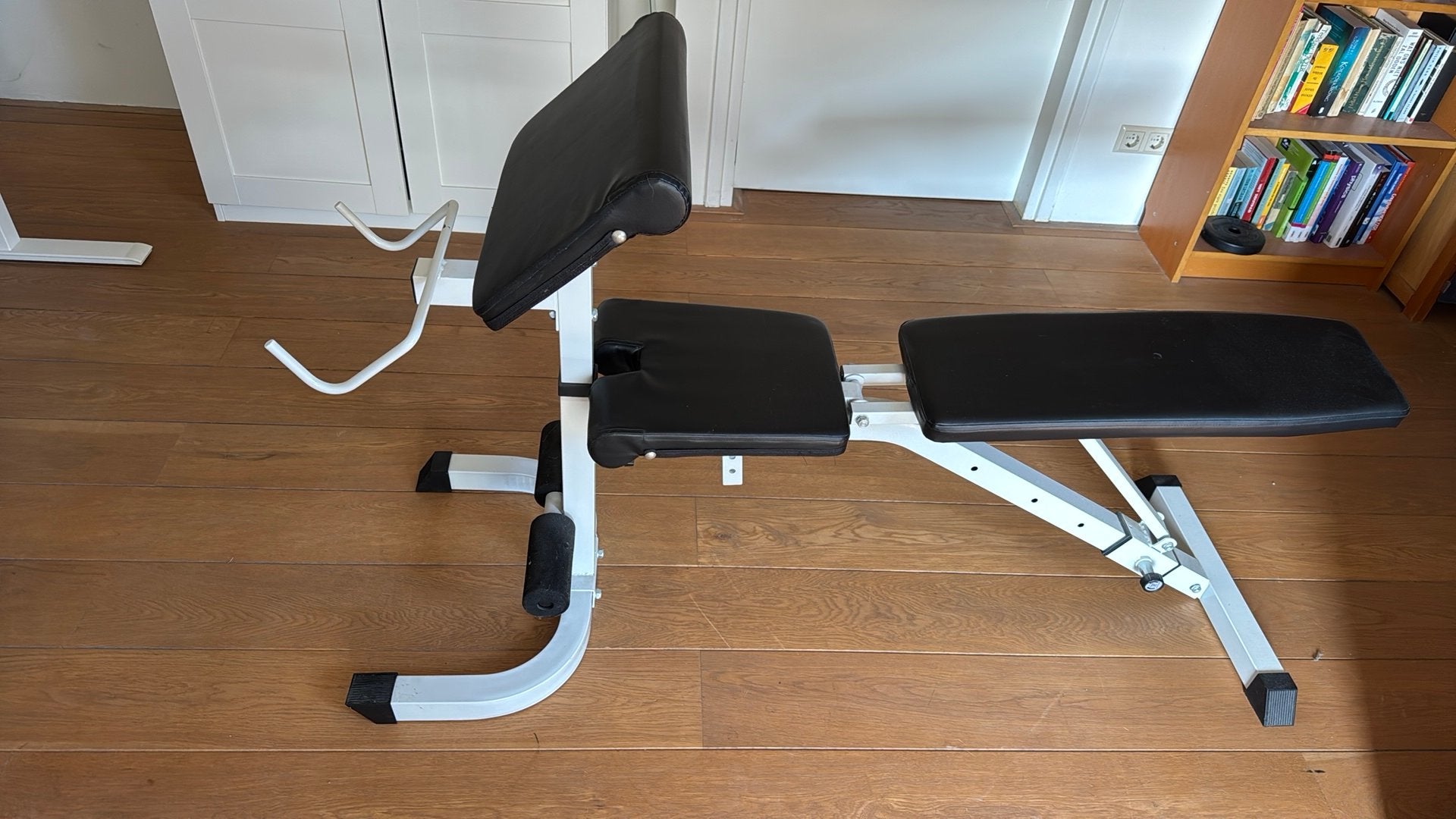 Verstelbare fitnessbank / halterbank met bicepssteun, Ophalen of Verzenden, Gebruikt, Benen, Fitnessbank