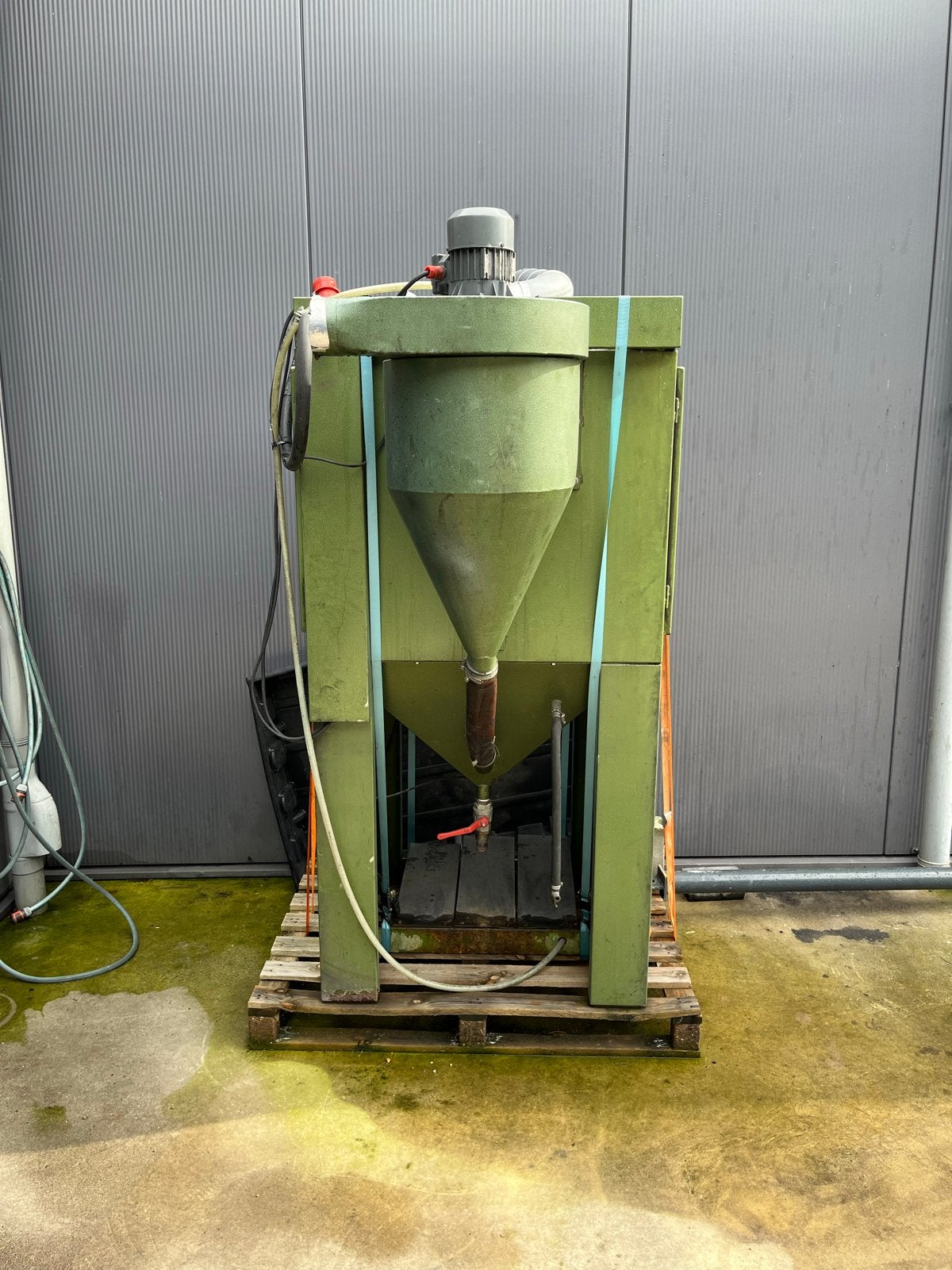 Professionele zandstraalcabine - Robuust en efficiënt, Doe-het-zelf en Verbouw, Ophalen, Gebruikt, Receptie@swinkels-wezep.nl