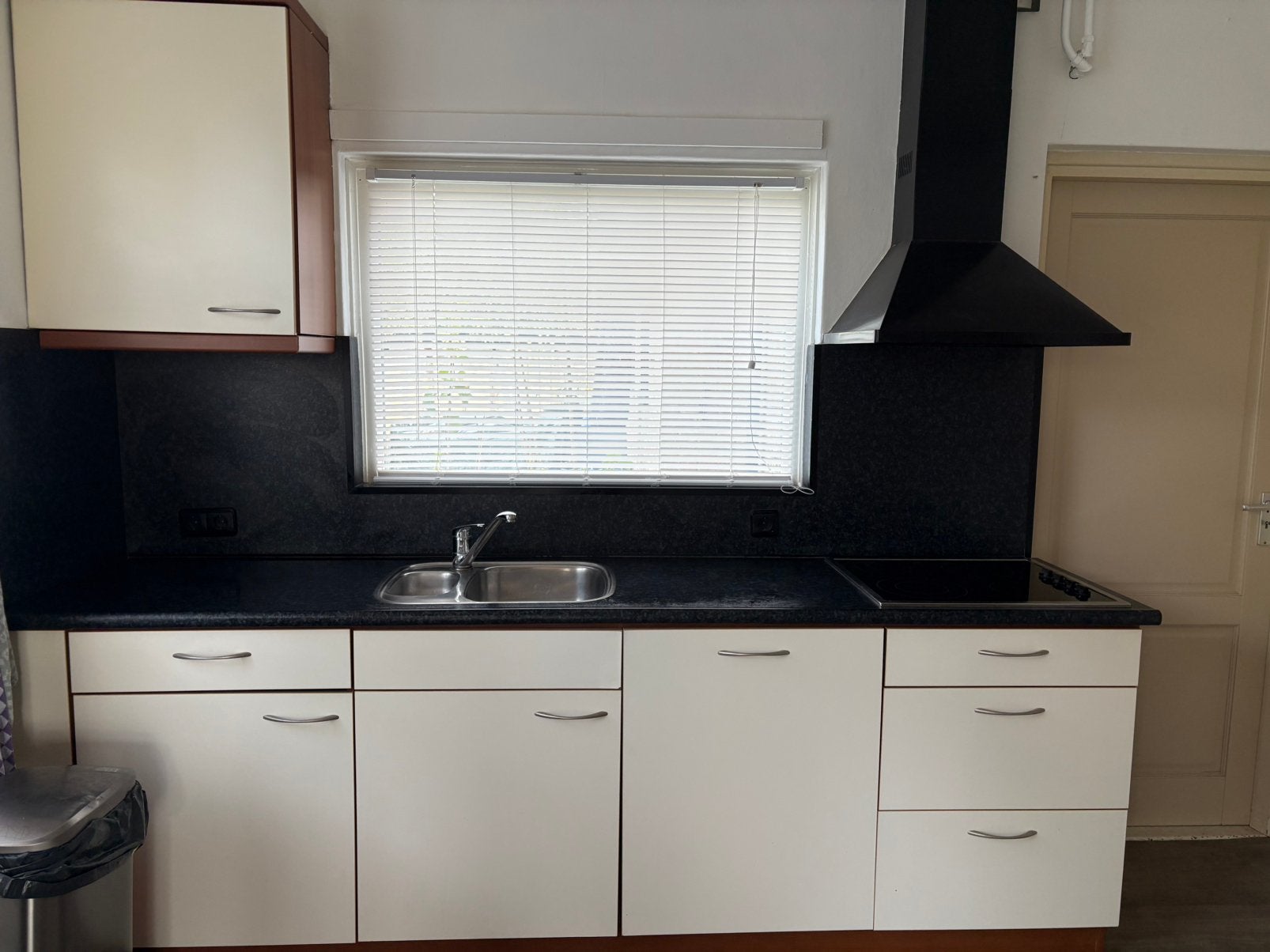 Mat witte complete keuken met graniet look blad 260x60cm, Ophalen, Gebruikt, Wit, Graniet of Steen