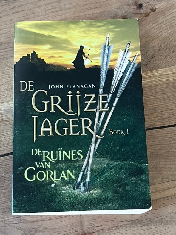 De grijze jager deel 1 van John Flanagan, Ophalen of Verzenden, Gelezen