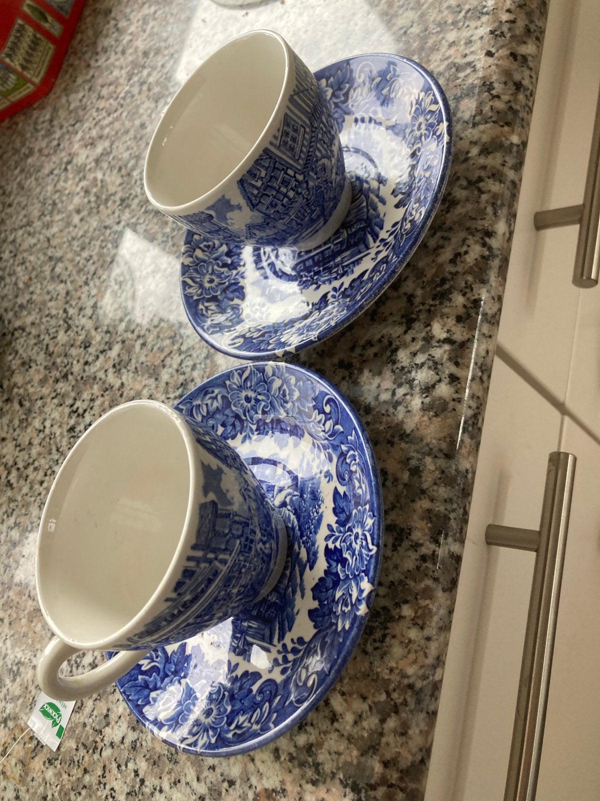 Engels servies Dickens serie, Ophalen