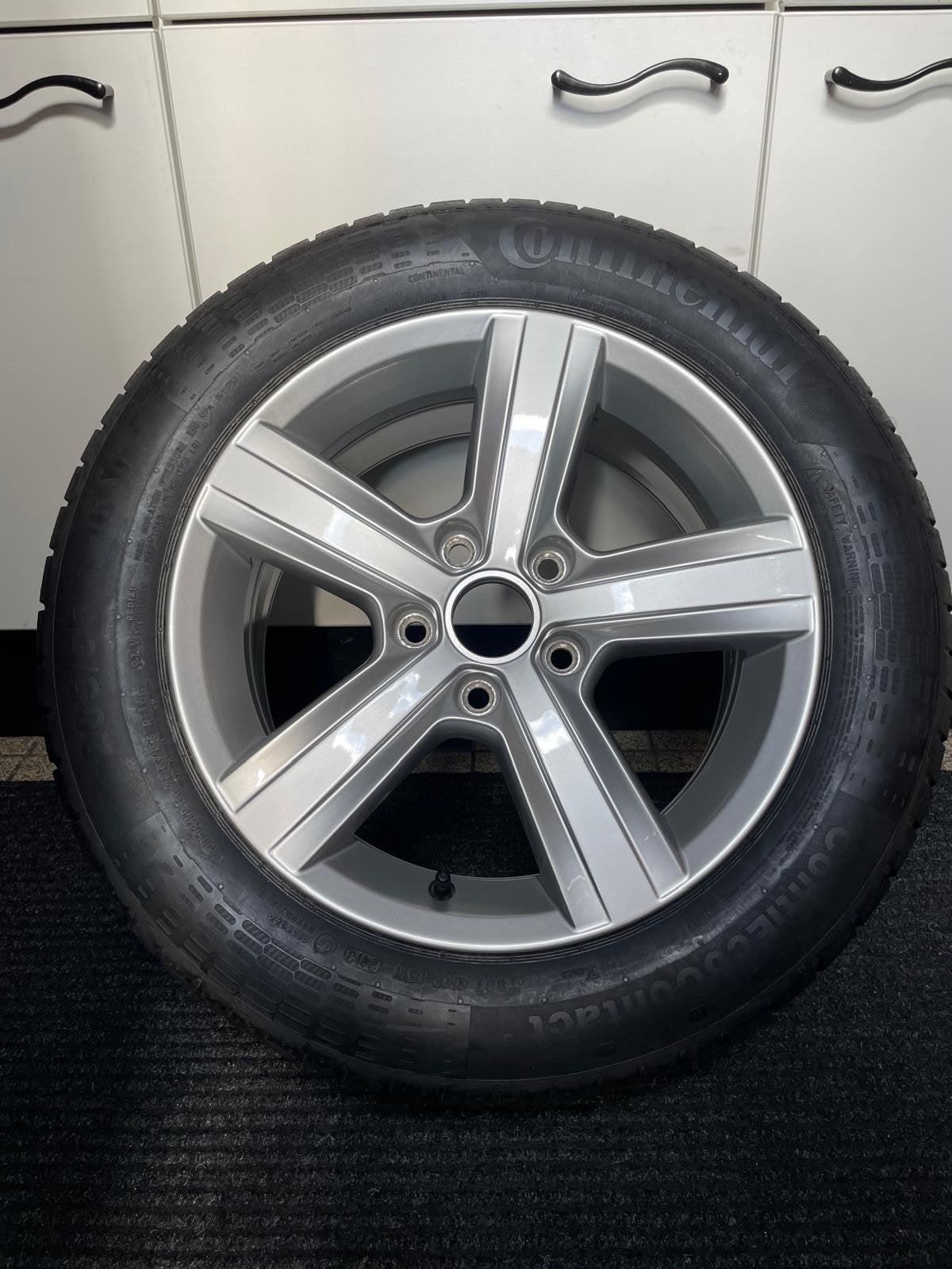 Nieuw Continental wiel voor VW Golf & Sportsvan (225/55 R16), Ophalen, 16 inch, Banden en Velgen, Nieuw