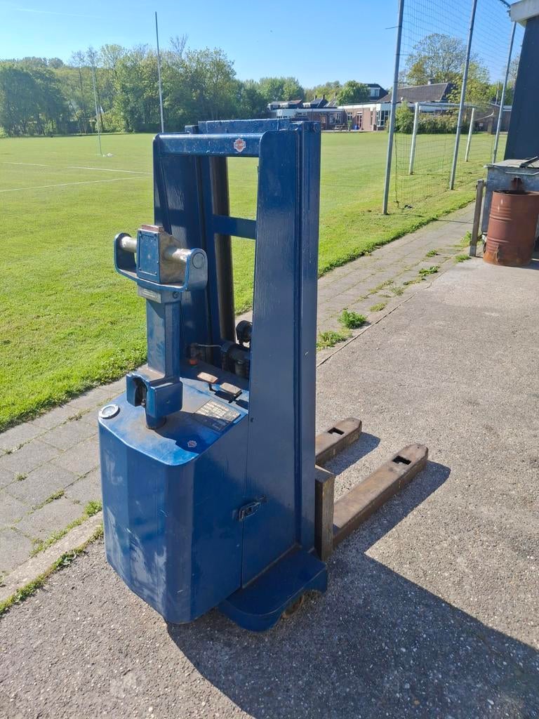 Elektrische Stapelaar - Compact en Krachtig, Ophalen