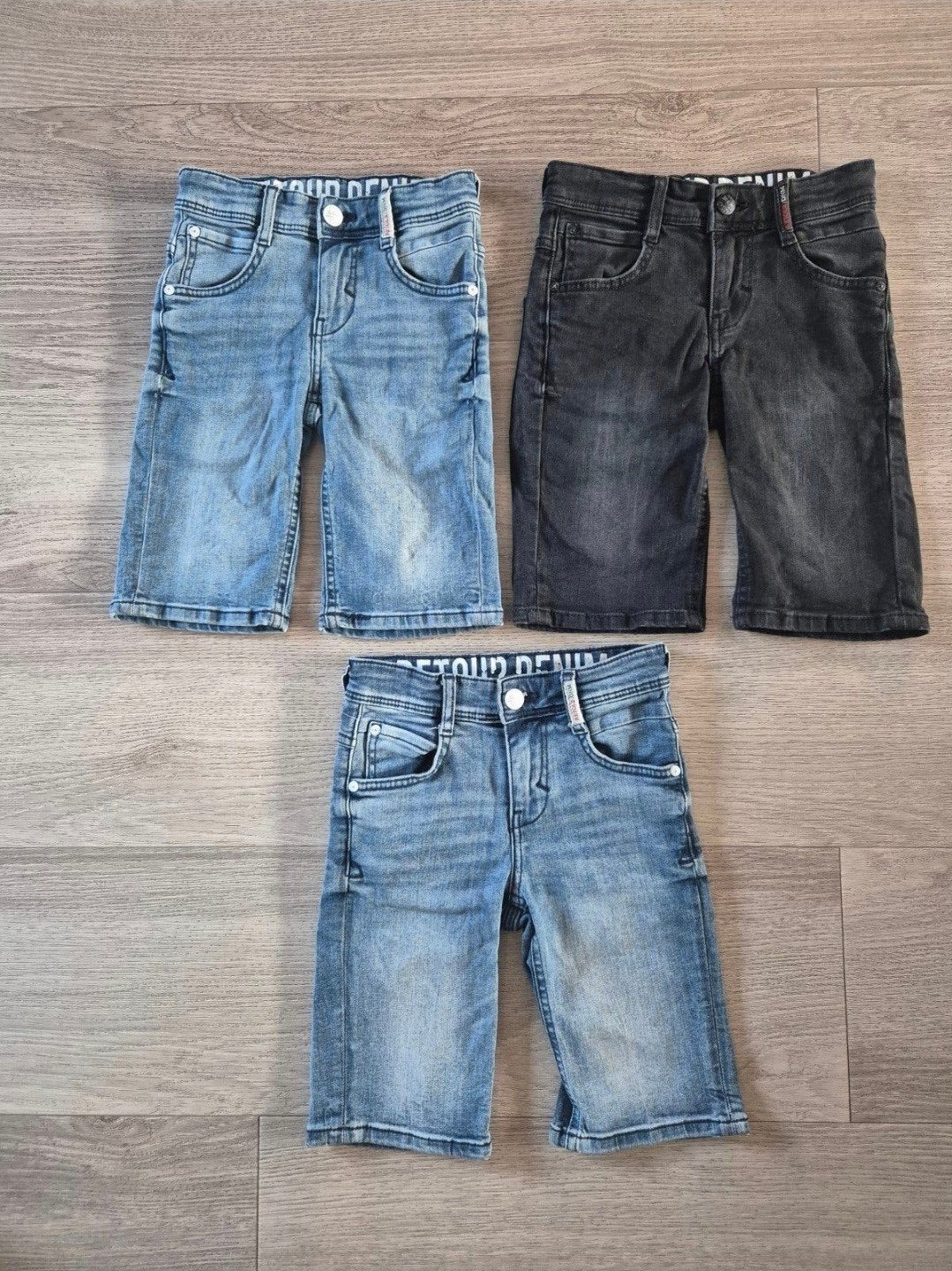 Retour korte broek short jeans blauw zwart mt 128 zgan

In n, Ophalen of Verzenden, Zo goed als nieuw, Jongen, Broek