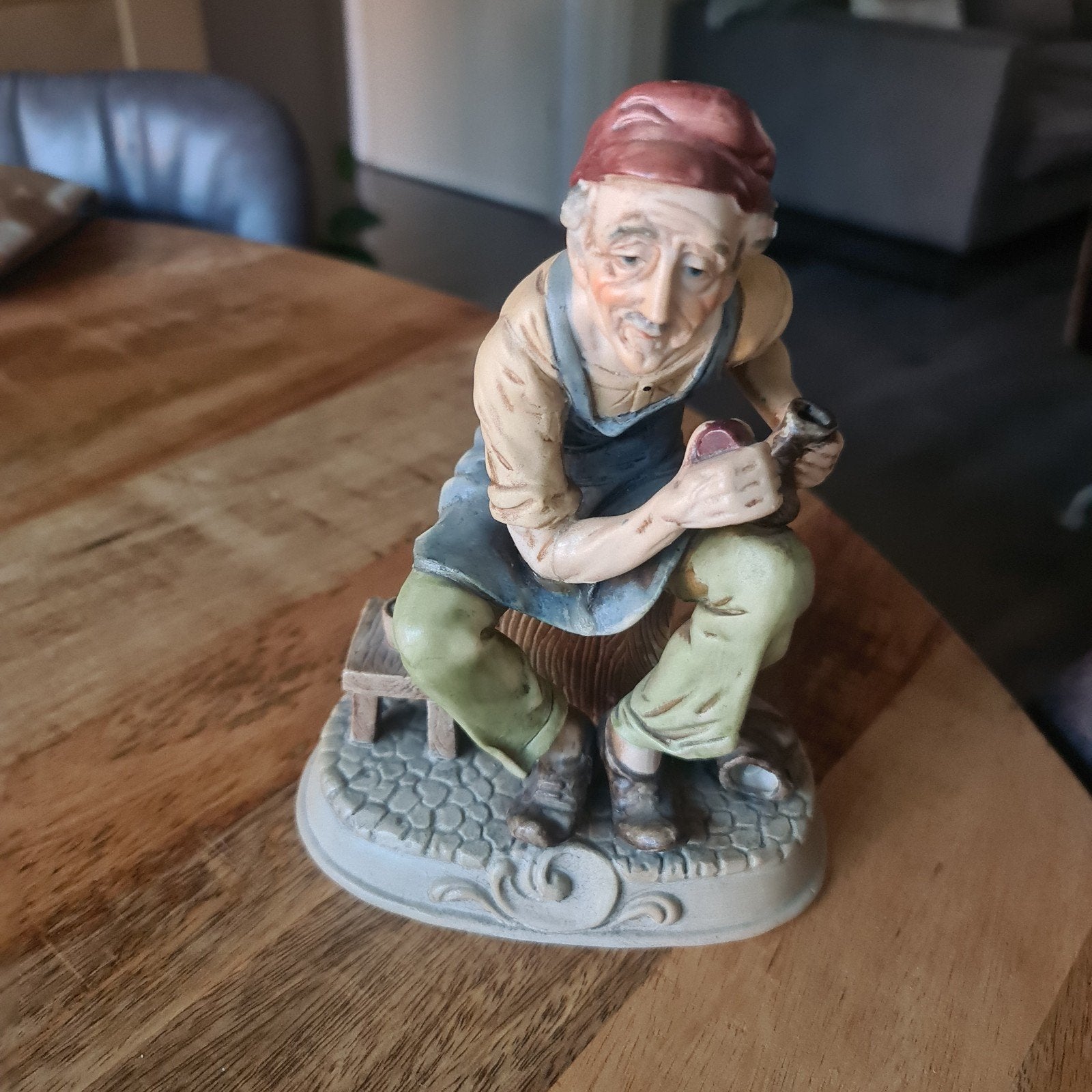 Capodimonte schoenmaker., Verzamelen, Beelden en Beeldjes, Ophalen of Verzenden, Zo goed als nieuw, Mens