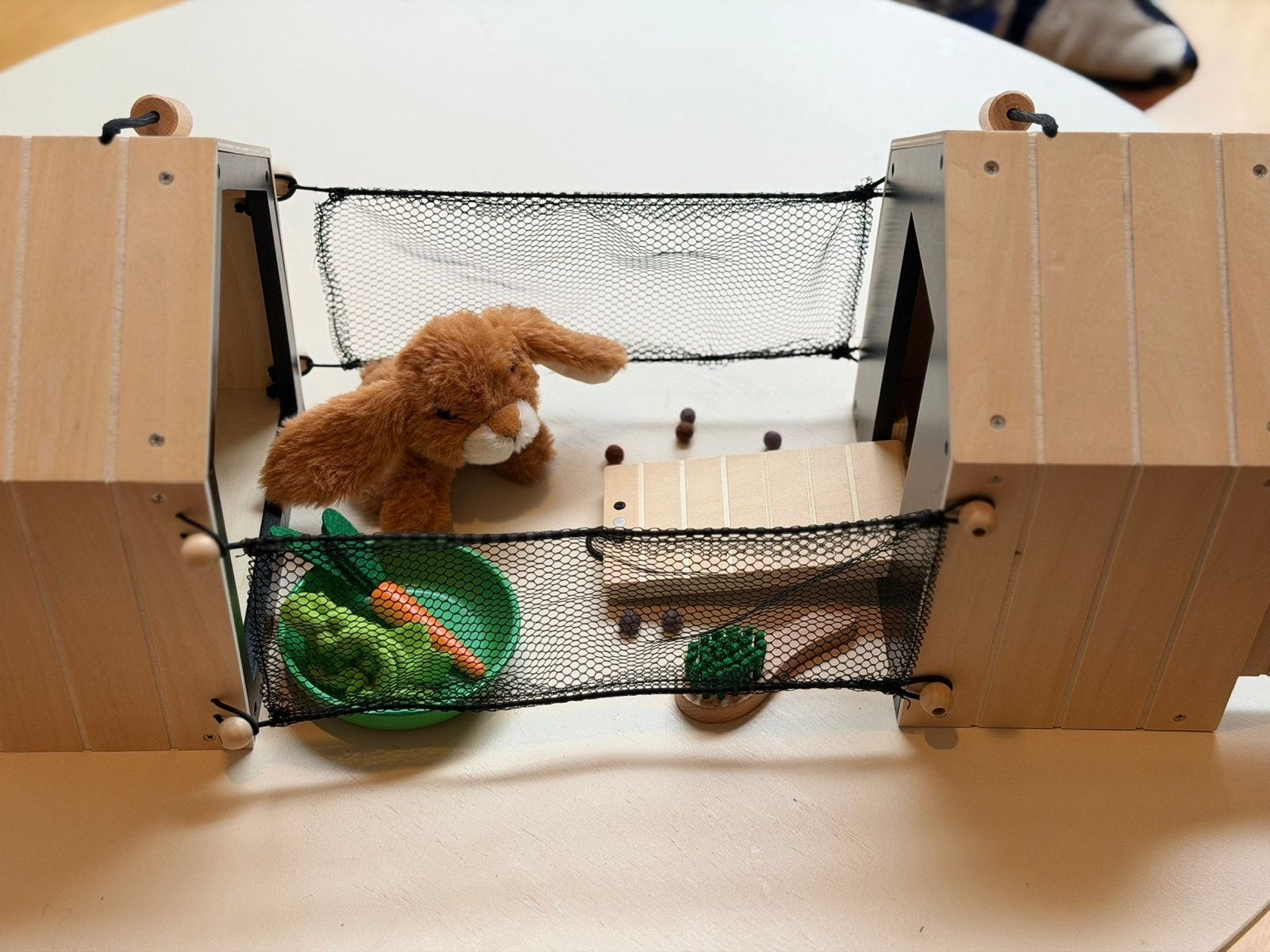 Houten konijnenhok speelset met knuffelkonijn en accessoires, Ophalen, Zo goed als nieuw, Overige typen
