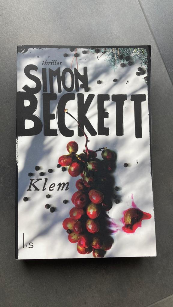 Simon Beckett - Klem, Ophalen of Verzenden, Zo goed als nieuw, Simon Beckett