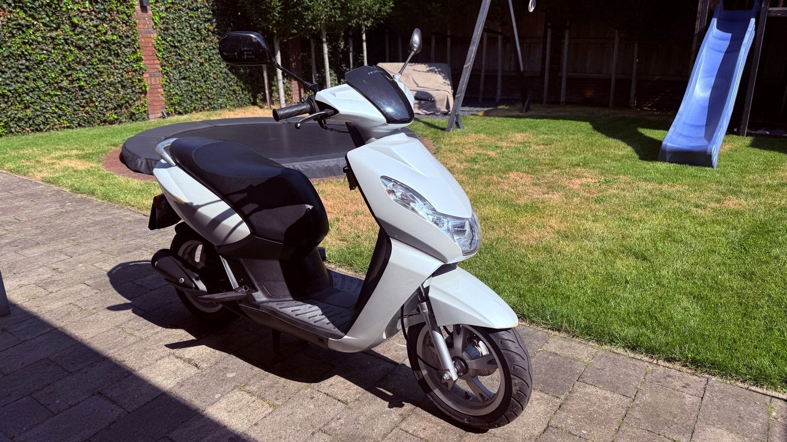 Peugeot Kisbee 2011 - Rijdt goed, lichte schade, Fietsen en Brommers, Scooters | Peugeot, Ophalen, Gebruikt, Overige modellen