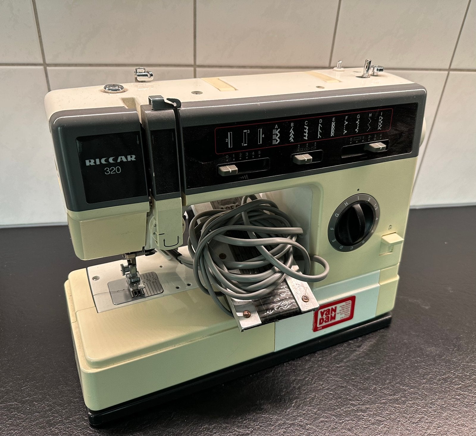 Riccar 320 naaimachine, Ophalen, Gebruikt, Naaimachine, Overige merken