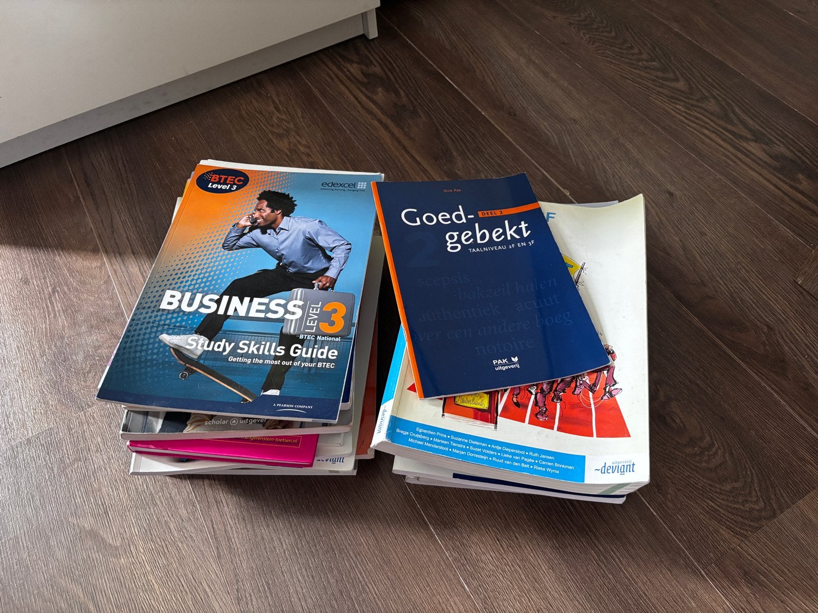 Studieboeken luchtvaartdienstverlening leerjaar 1 & 2, Ophalen of Verzenden, Gamma, Gelezen, MBO