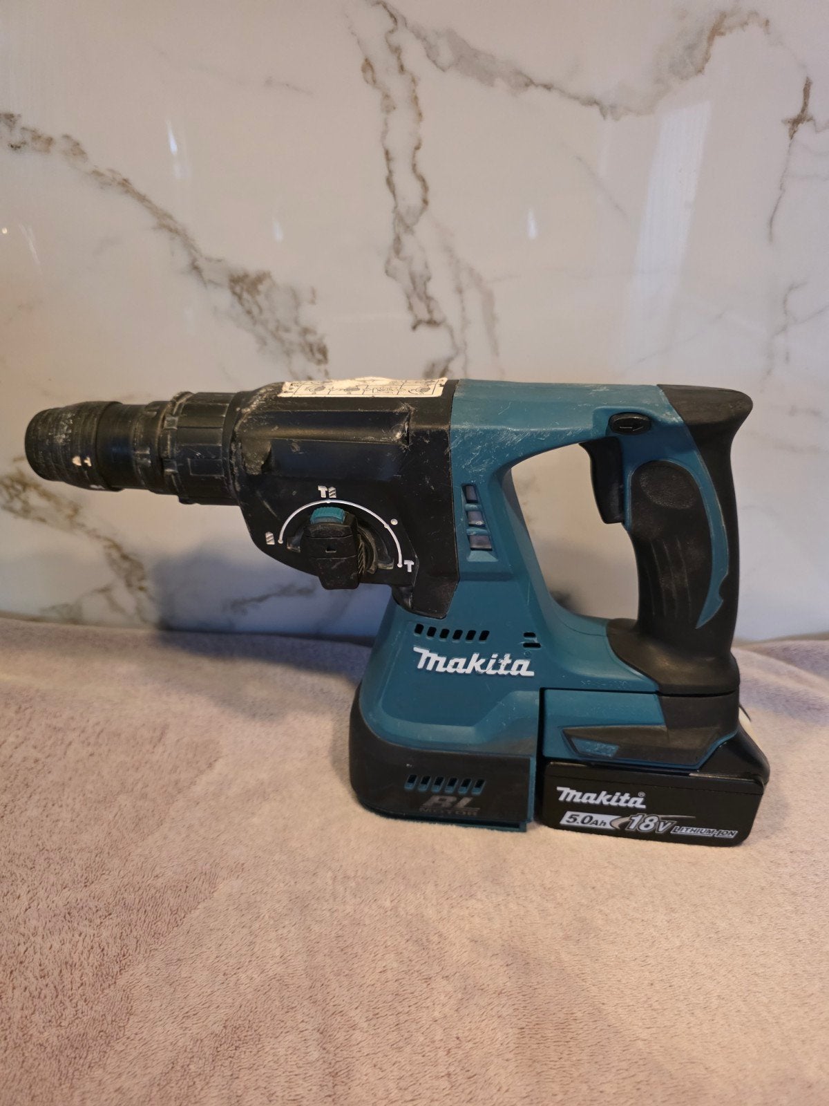 Makita DHR243 18V SDS+ boorhamer defect, Doe-het-zelf en Verbouw, Gereedschap | Boormachines, Ophalen, Gebruikt, Boor- en/of Breekhamer