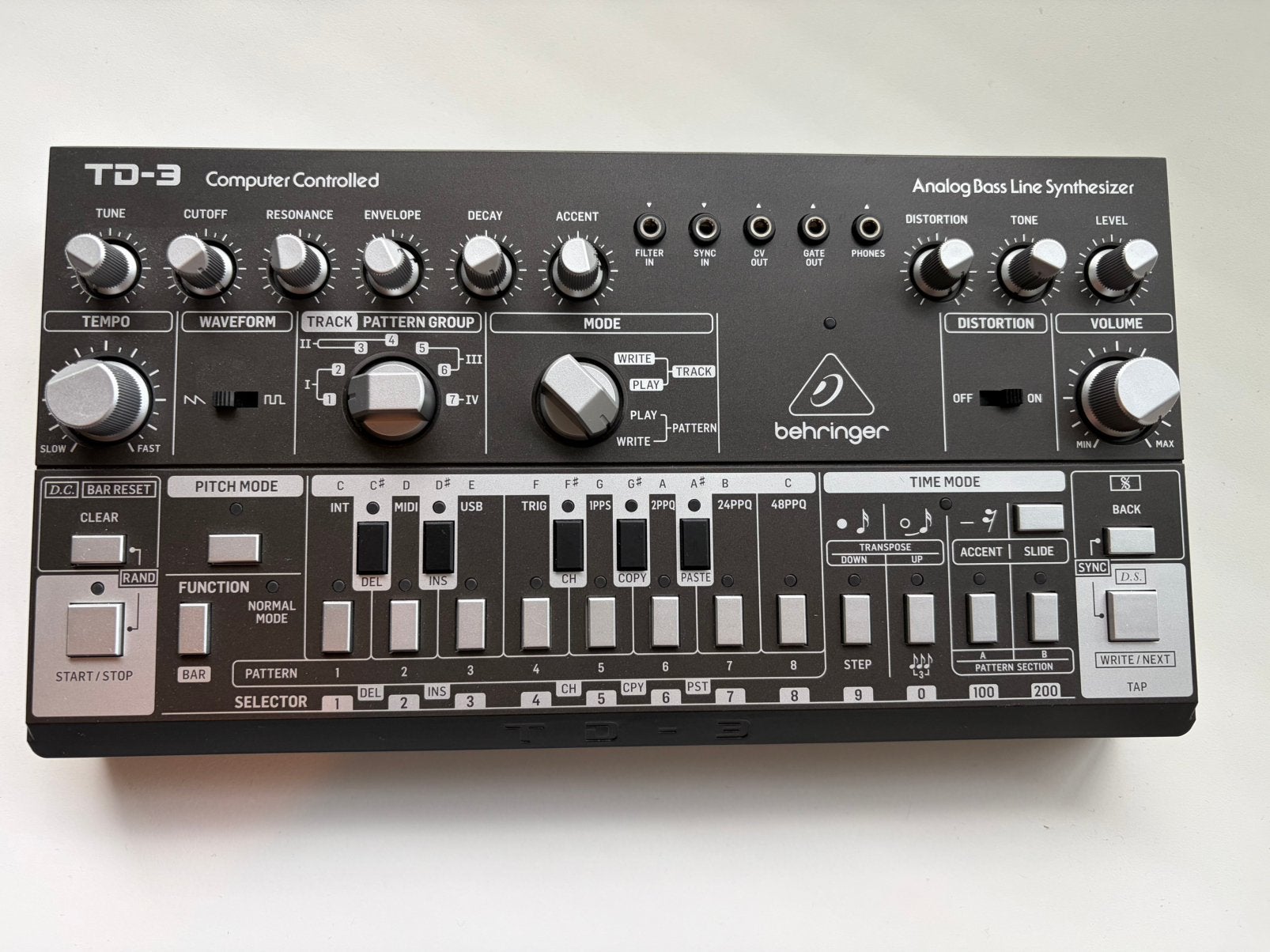 Behringer TD-3 Roland 303 clone baseline synth, Overige merken, Zo goed als nieuw, Met midi-aansluiting, Overige aantallen
