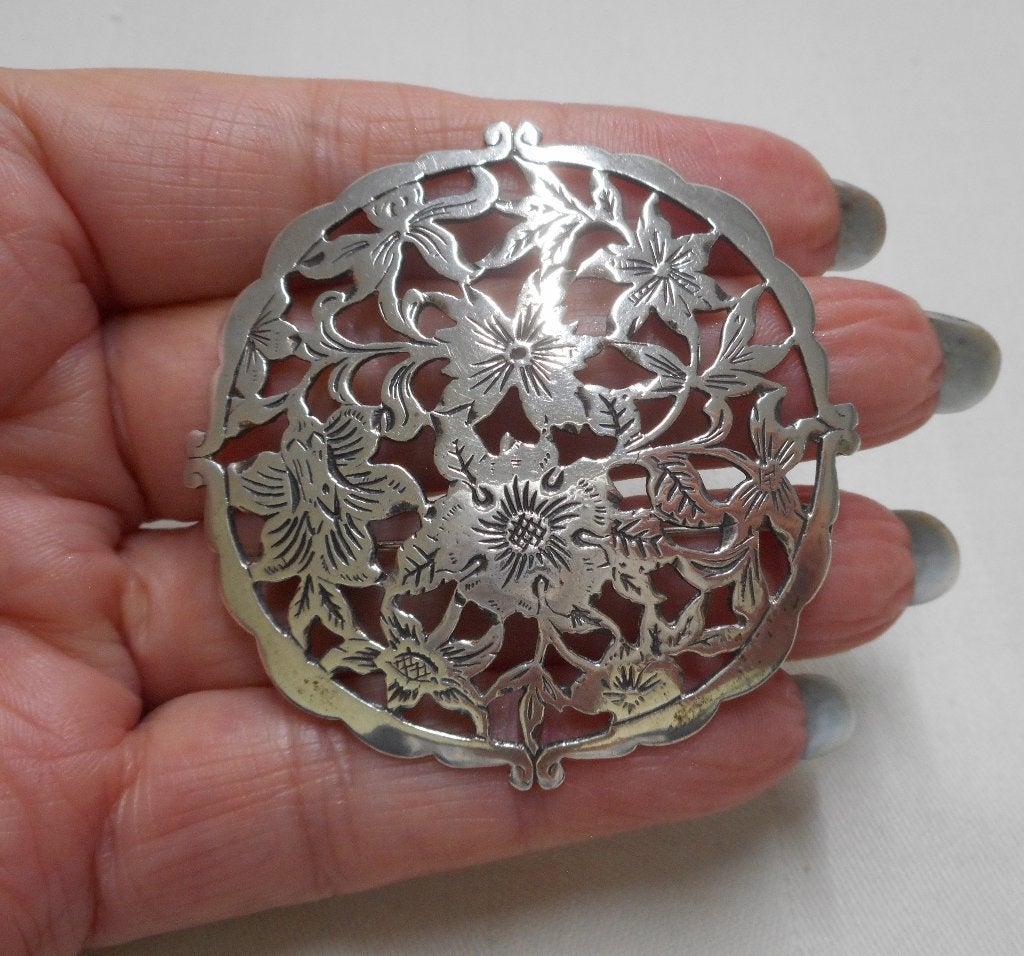 Zilveren royale vintage broche Niekerk nr.866