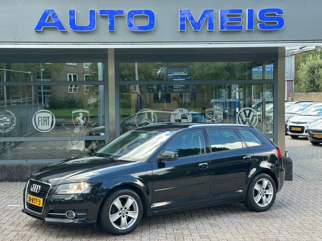 Audi A3 1.6 TDI Attraction Pro Line Business Navi Cruise tel, Auto's, Audi, Voorwielaandrijving, Euro 5, Gebruikt, 4 cilinders