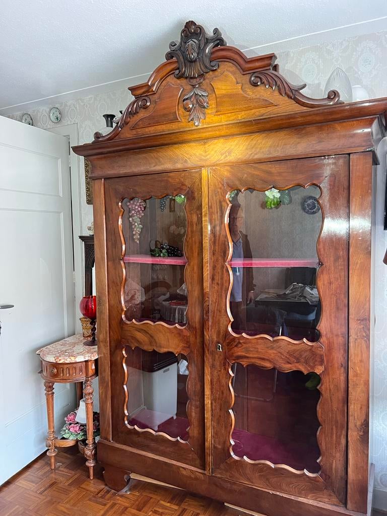 Antieke Vitrinekast snijwerk Antieke vitrinekast ca. 1900, Ophalen