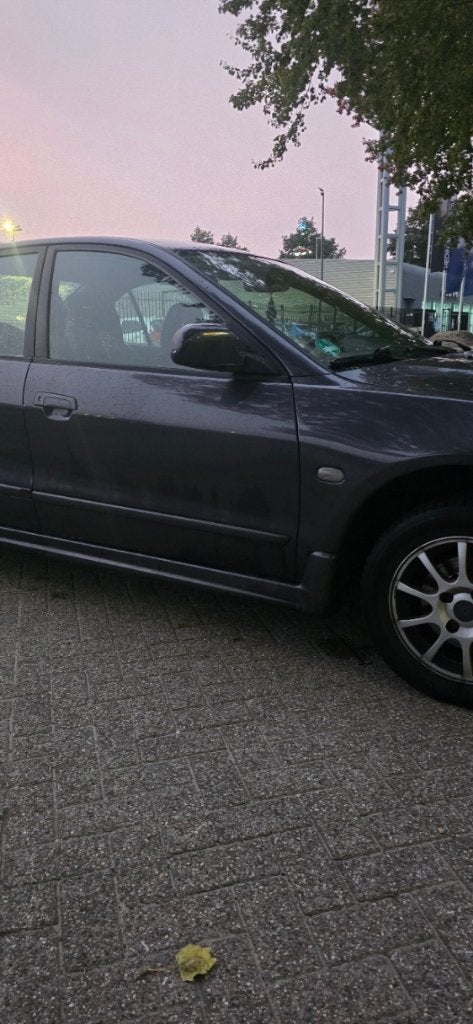 Mitsubishi Galant 2.0 Comfort 2003 - schadeauto, Auto's, Voorwielaandrijving, Stof, Zwart, 4 cilinders