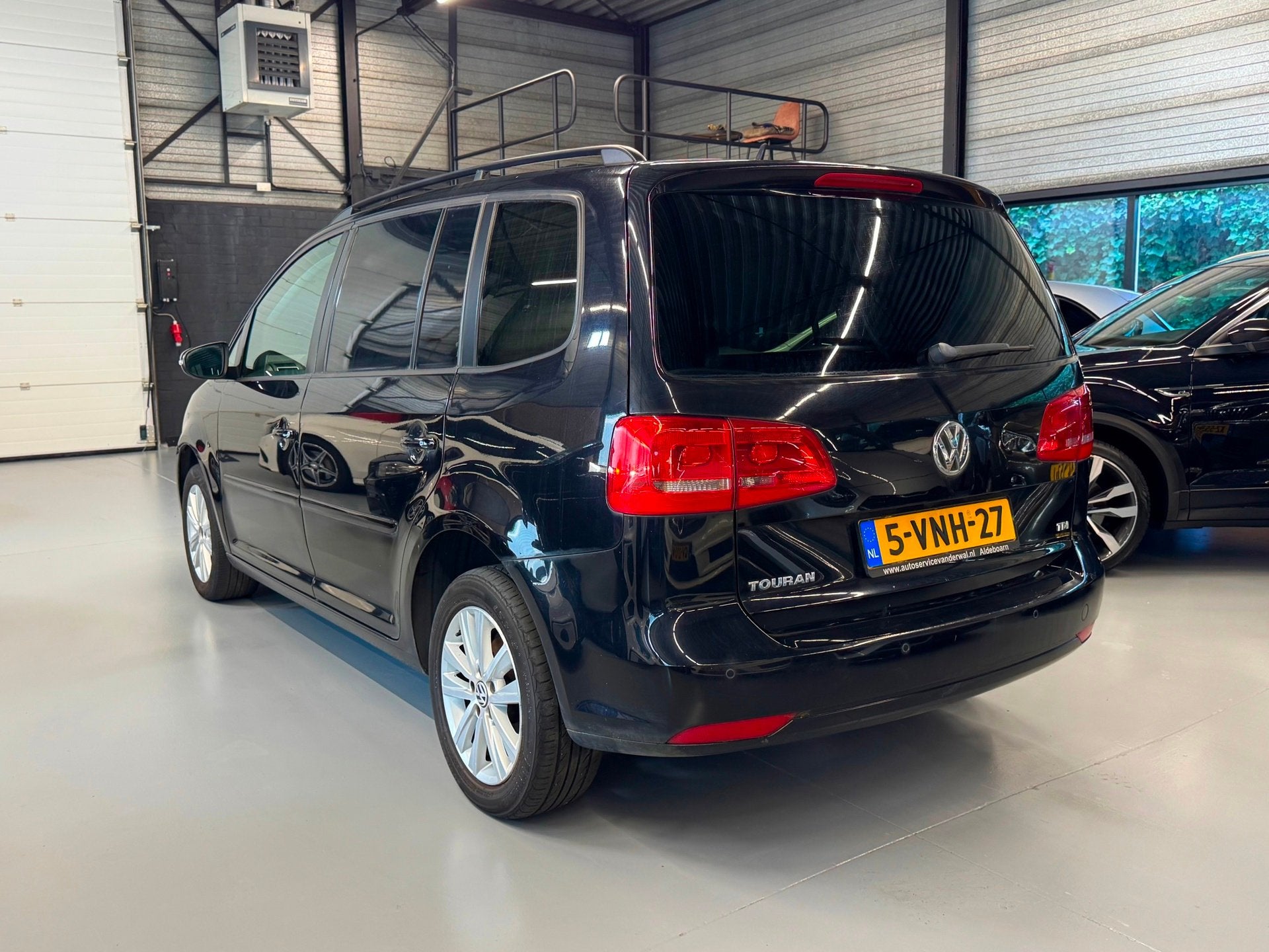 Volkswagen Touran 1.6 TDI DSG BlueMotion, Auto's, Euro 5, Gebruikt, Origineel Nederlands, Bedrijf