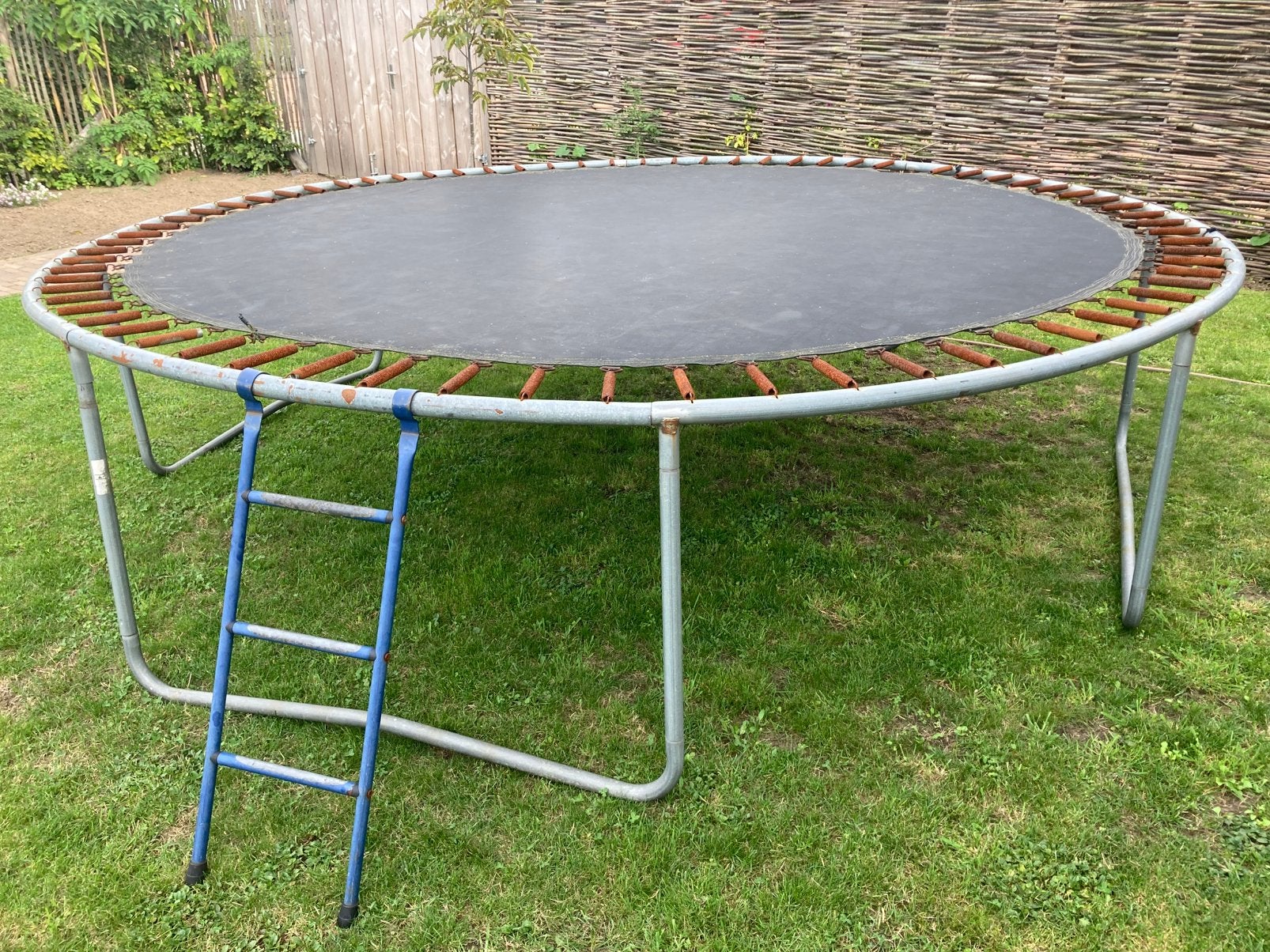 Trampoline. 366 cm