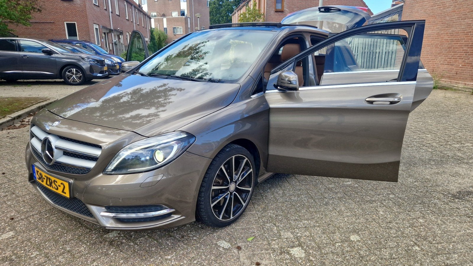 Mercedes-Benz B-Klasse 2.0 B250 5DRS Dct7 2013 Grijs, Auto's, 4 cilinders, Origineel Nederlands, Particulier, 211 pk