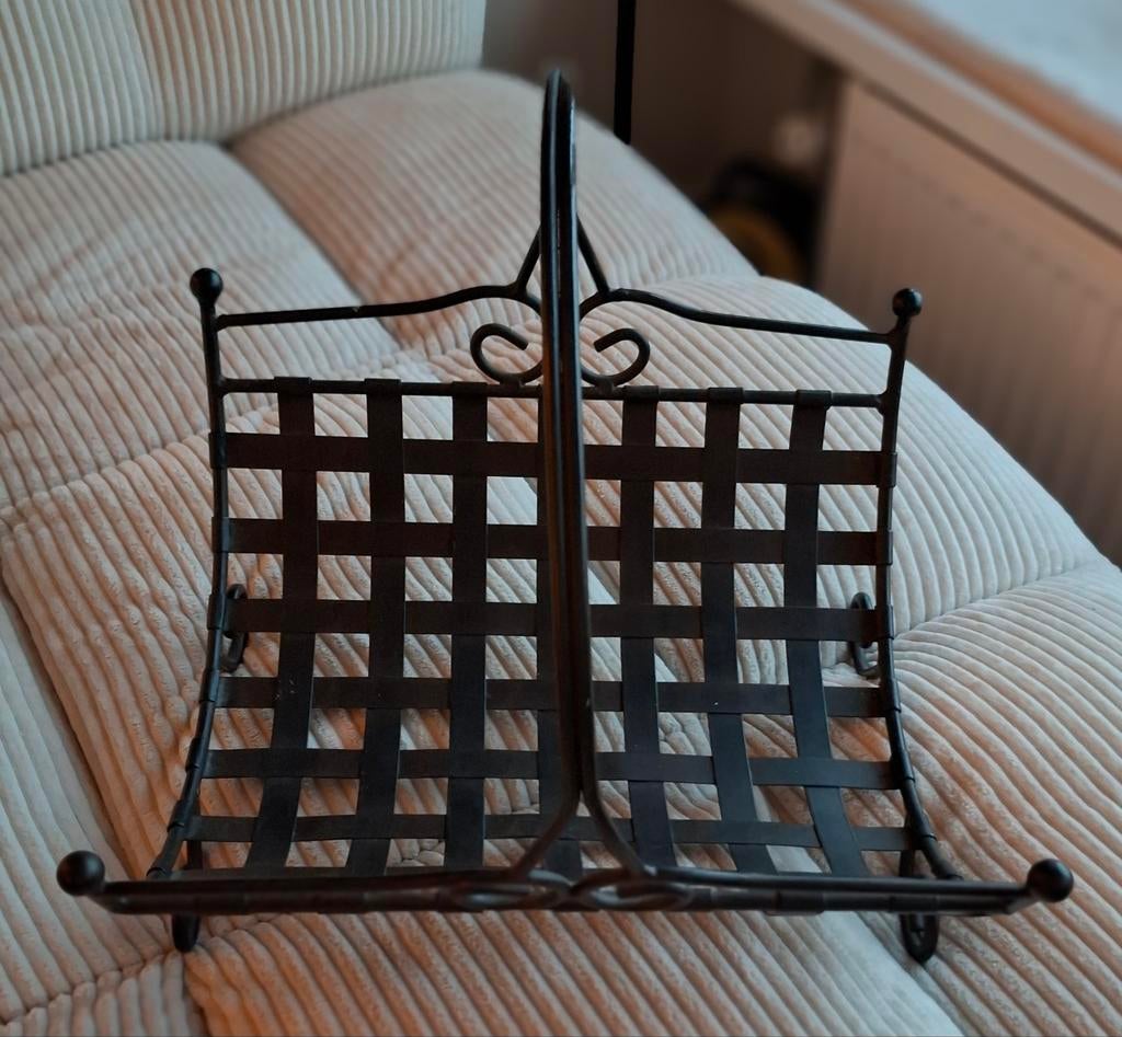 Zwart metalen tijdschriftenrek/boekenstandaard, Huis en Inrichting, Woonaccessoires | Overige, Ophalen of Verzenden, Metaal, Industrieel