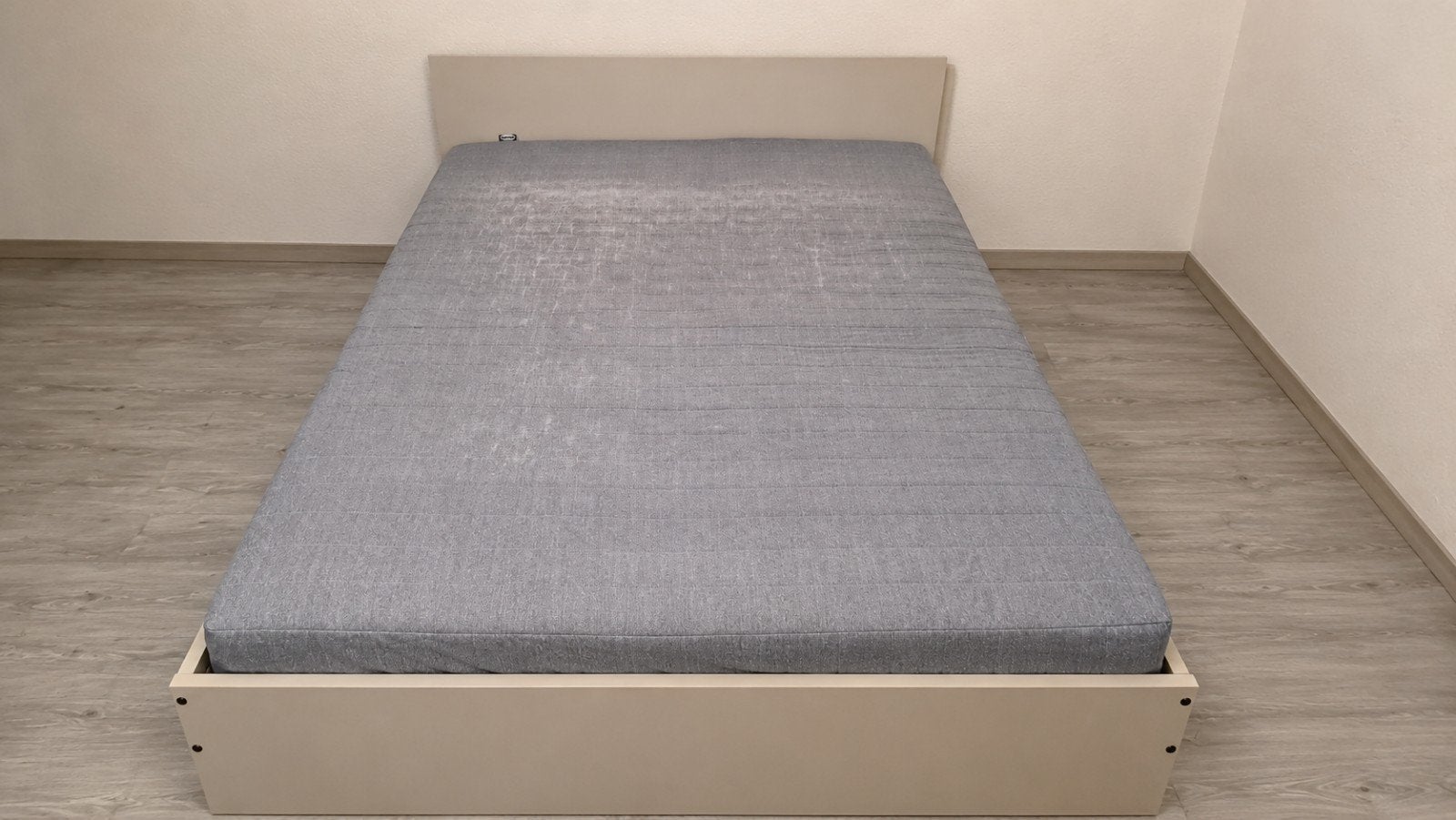 Comfortabel en stijlvol logeerbed - Zo goed als nieuw, Ophalen, 100 cm, Beige, Zo goed als nieuw