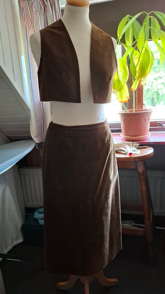 Vintage pakje, 1974 hesje + midirok Mt 38, bruin, €10,00, Maat 38/40 (M), Bruin, Ophalen of Verzenden, Gedragen