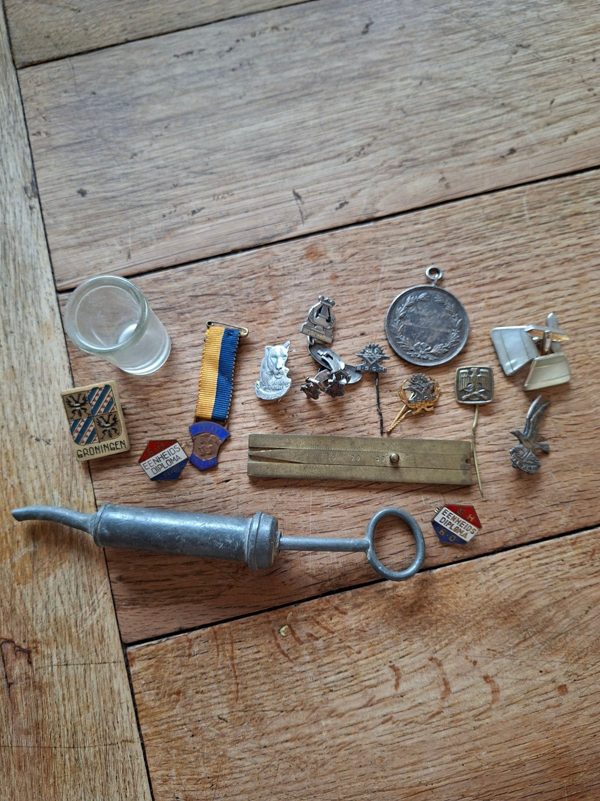 Verzameling oudere voorwerpen: speldjes, manchetknopen e.d., Verzamelen, Ophalen of Verzenden, Gebruikt, Stad of Land, Speldje of Pin