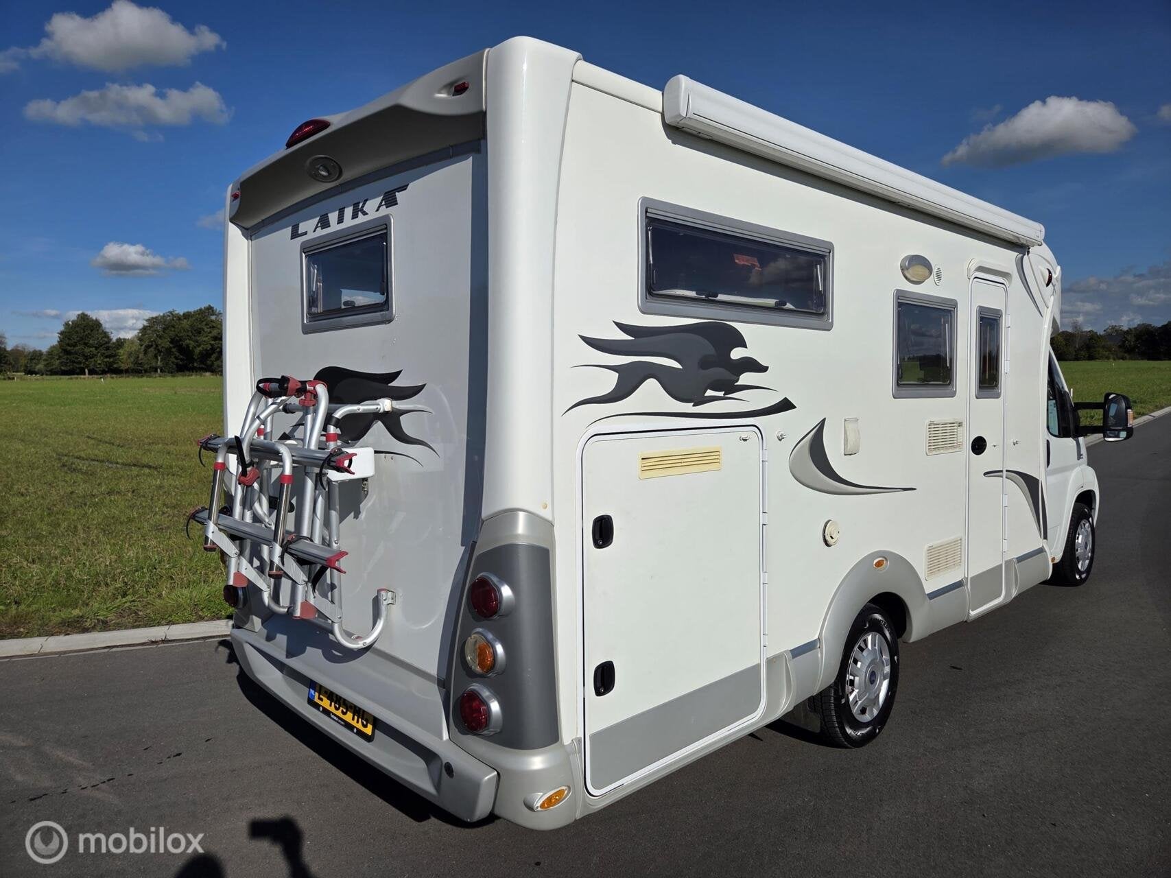 Laika X660R Half-integraal 131Pk ☆Cruise Euro 4, Garage☆, Afzuigkap, 6 tot 7 meter, Bedrijf, 6 tot 7 meter