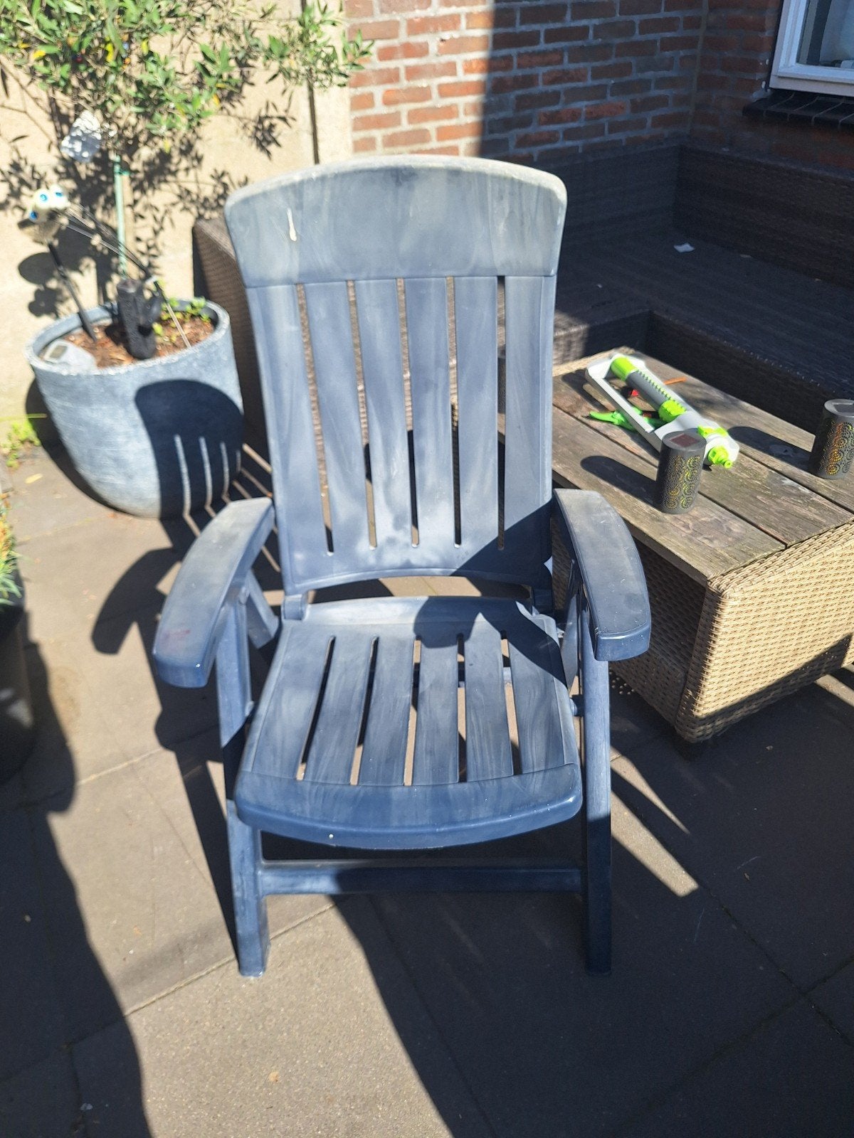 Gratis: 3 kuipstoelen en 1 tuinstoel, Ophalen, Gebruikt, Kunststof