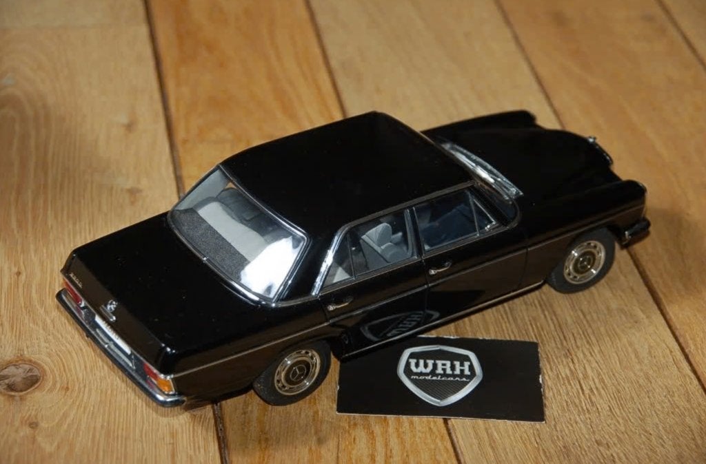 1:18 MERCEDES /8 220 D black Autoart SEE INFO no box WRH, Hobby en Vrije tijd, Modelauto's | 1:18, Verzenden, Gebruikt, Auto, Autoart